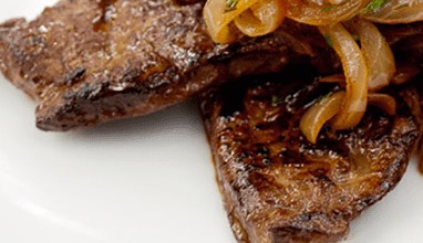 Como Fazer Bife de Fígado de Boi Frito com Cebola e Tomate Gostoso