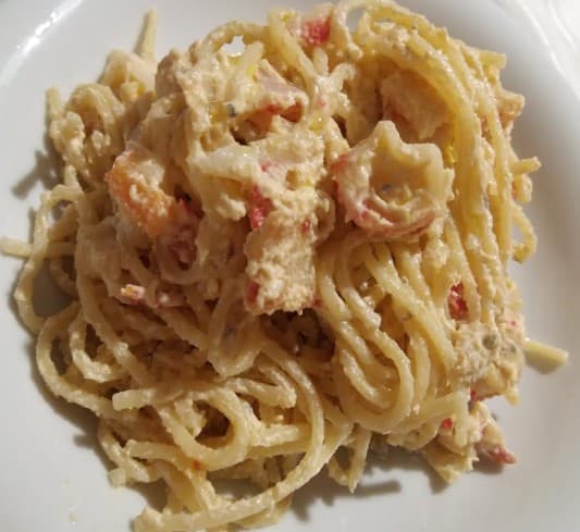 Macarrão com Queijos e Kani Kama – Receita Rápida e Saborosa de Molho Branco