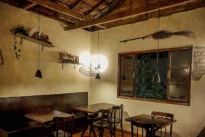 Vassoura Quebrada: Tudo Sobre a Hamburgueria de Harry Potter, Preços