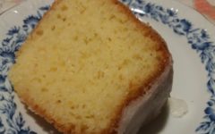 Bolo de Limão Siciliano com Iogurte e Calda de Açúcar na Cobertura