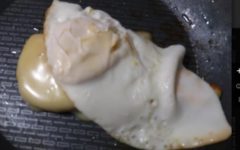 Bife de Frango a Cavalo – File de Frango com Queijo, Tomates e Ovo Frito