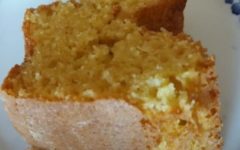 Bolo de Fubá com Leite Fervendo – Bolo Simples Caseiro e Macio de Fubá