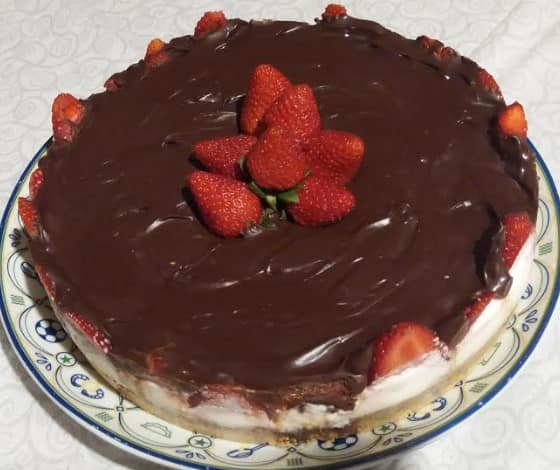Torta de Morangos e Chocolate – Receita Sobremesa com Morangos Fácil