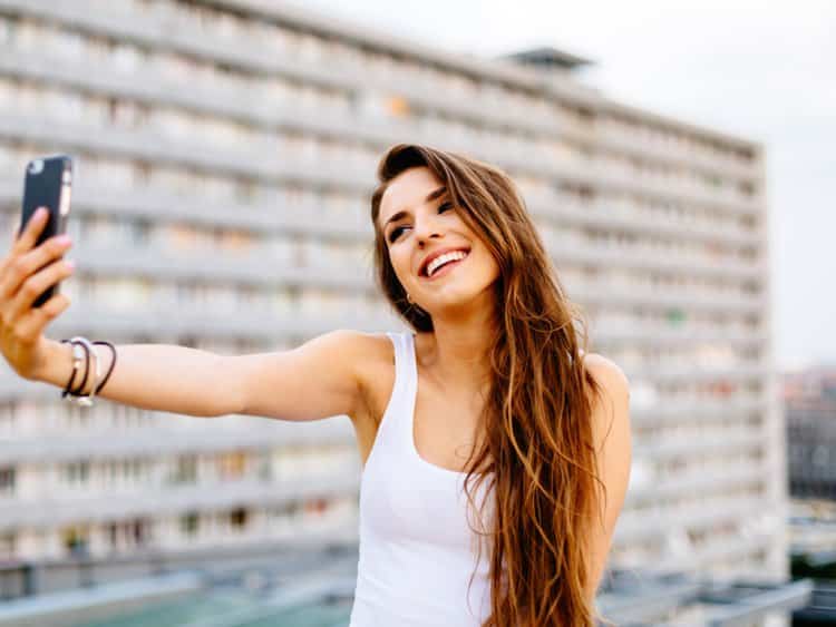 Como Sair Linda nas Fotos: Melhores Ângulos, Poses, Posição e Luz