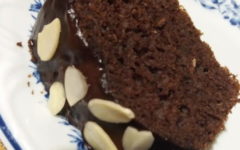 Bolo de Batata Doce com Chocolate Macio com Cobertura