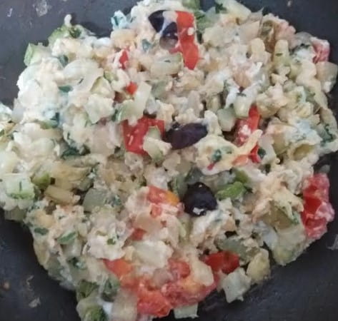 omelete-com-abobrinha-ovo-mexido-como-fazer