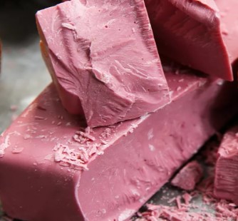 como-é-feito-o-chocolate-rosa