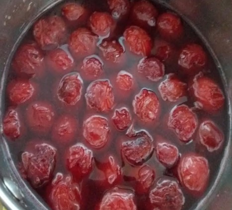 ameixa-fresca-em-calda-com-caroço-