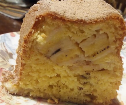 fatia-de-bolo-amarelinho-de-laranja-com-bagaço-