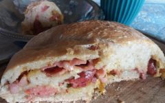 Pão de Fermentação Natural Recheado de Linguiça e Queijo Como Fazer