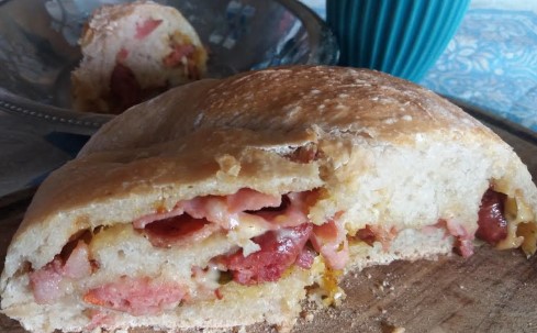 Pão de Fermentação Natural Recheado de Linguiça e Queijo Como Fazer