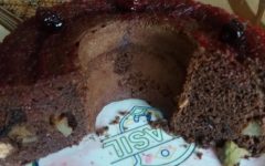 Bolo de Chocolate com Maçã, Ameixa, Castanhas e Canela – Receita