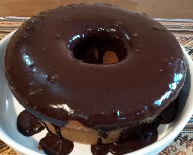 Bolo de Cenoura e Leite na Massa Cobertura Chocolate Leite Condensado