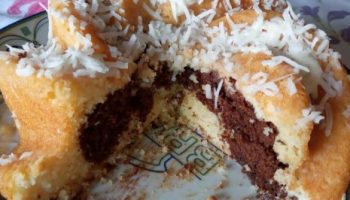Bolo Branco com Chocolate e Leite de Coco Molhadinho – Como Fazer