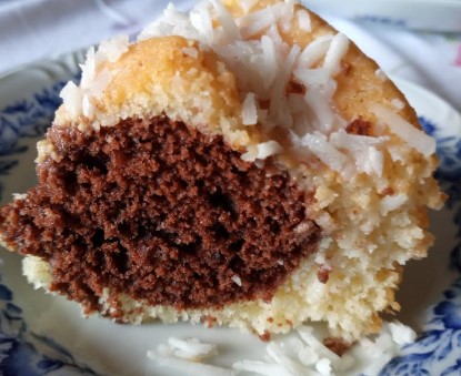 bolo-branco-com-chocolate-e-leite-de-coco-