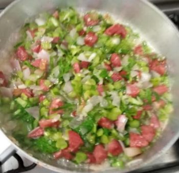 Farofa com Talos de Couve e Linguiça rápida Como Fazer Ingredientes