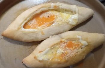 Pão Khachapuri Barquinha com Massa de Levain recheado de Queijo, Ovo