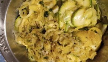 Salada de Abobrinha Crua em Rodelas com Cebola – Como Fazer