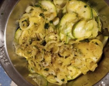 Salada de Abobrinha Crua em Rodelas com Cebola – Como Fazer