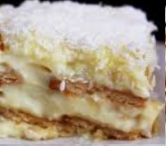 Pavê de Abacaxi com Biscoito Maisena, Creme e Cobertura de Chantily