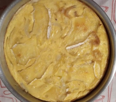 quiche-de-cebola-com-requeijão-e-queijo-brie-