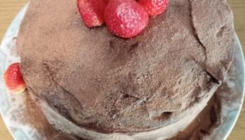 Bolo de Chocolate com Morangos – Recheio e Cobertura de Ganache