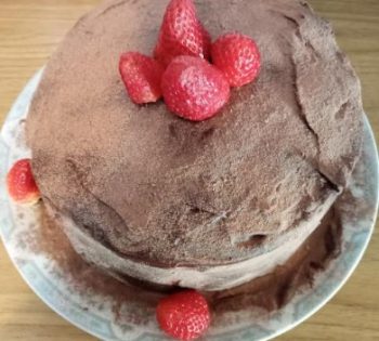 Bolo de Chocolate com Morangos – Recheio e Cobertura de Ganache