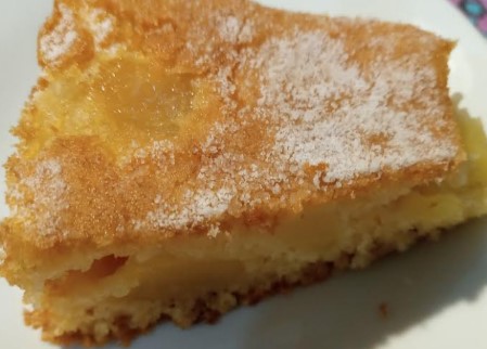bolo-de-maçã-rápido-com-pedaços-grandes-de-maçã-