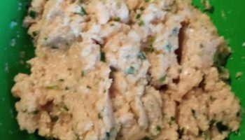 Rocambole de Carne de Frango Moída e Recheio de Presunto e Queijo