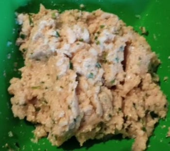 Rocambole de Carne de Frango Moída e Recheio de Presunto e Queijo