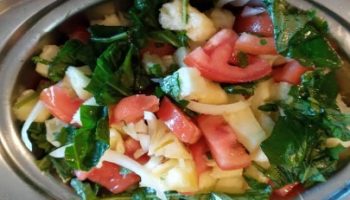 Salada de Rúcula com Abacaxi e Tomates Salada Refrescante e Nutritiva