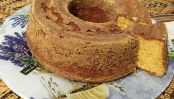Bolo de Fubá Cozido de Queijo Massa Batida à Mão Sem Claras em Neve