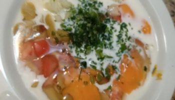Omelete com Tomate, Cebola e Azeitonas – Lanche Rápido e Nutritivo