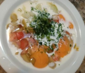 Omelete com Tomate, Cebola e Azeitonas – Lanche Rápido e Nutritivo