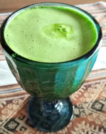 suco-verde-de-couve-com-maracujá
