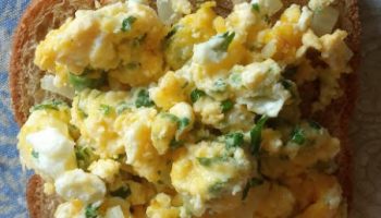 Omelete na Airfrayer – Ovo Mexido na Fritadeira Sem Óleo – Receita