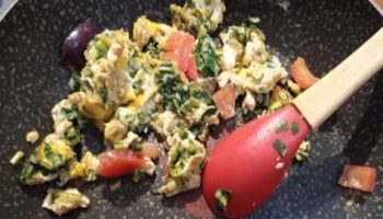 Omelete com Catalonia e Azeitona – Omelete com Verdura Refogada