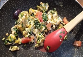 Omelete com Catalonia e Azeitona – Omelete com Verdura Refogada
