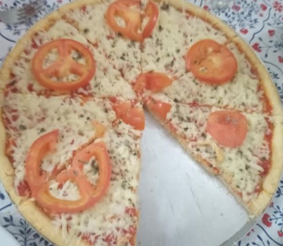 pizza-com-massa-de-pão-de-queijo-