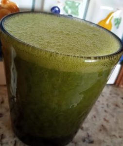 suco-verde0de0maracujá-mamão-e-couve-
