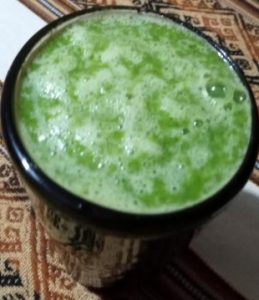 suco-verde-com-abacate-e-couve-