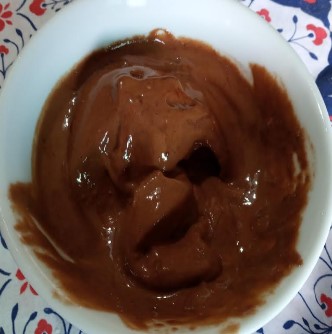 como-fazer-sorvete-de-banana-congelada-chocolate-e-kefir-