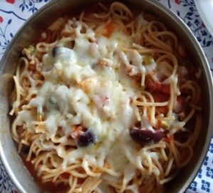 macarrão-rápido-com-salsicha-e-queijo-