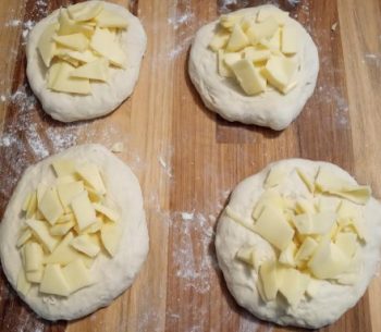 Pão de Levain com Leite recheio de Queijo Mussarela Fermento Natural