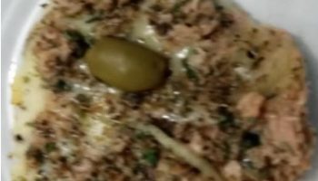 Pizza Rápida com Massa de Fermento em Pó e Molho Rápido