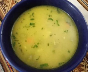 Canja com Geleia de Pé de Galinha, Frango Desfiado e Legumes – Fazer