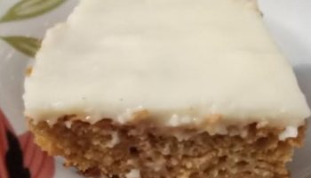 Bolo de Cenoura Americano com Cobertura de Leite de Coco – Bolo Fácil