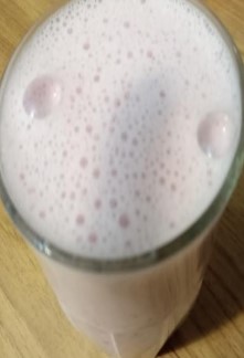 Iogurte de Kefir com Mirtilo e Schweppes Bebida Gaseificada com Iogurte