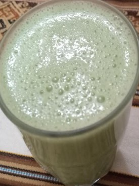 Iogurte de Kefir com Maçã e Folhas de Couve e Linhaça Iogurte Verde