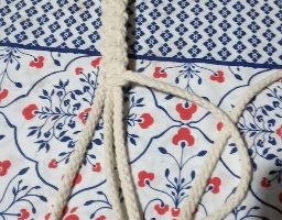 Suporte de Macramê para Vaso de Serragem e Orquídea na Fibra de Coco